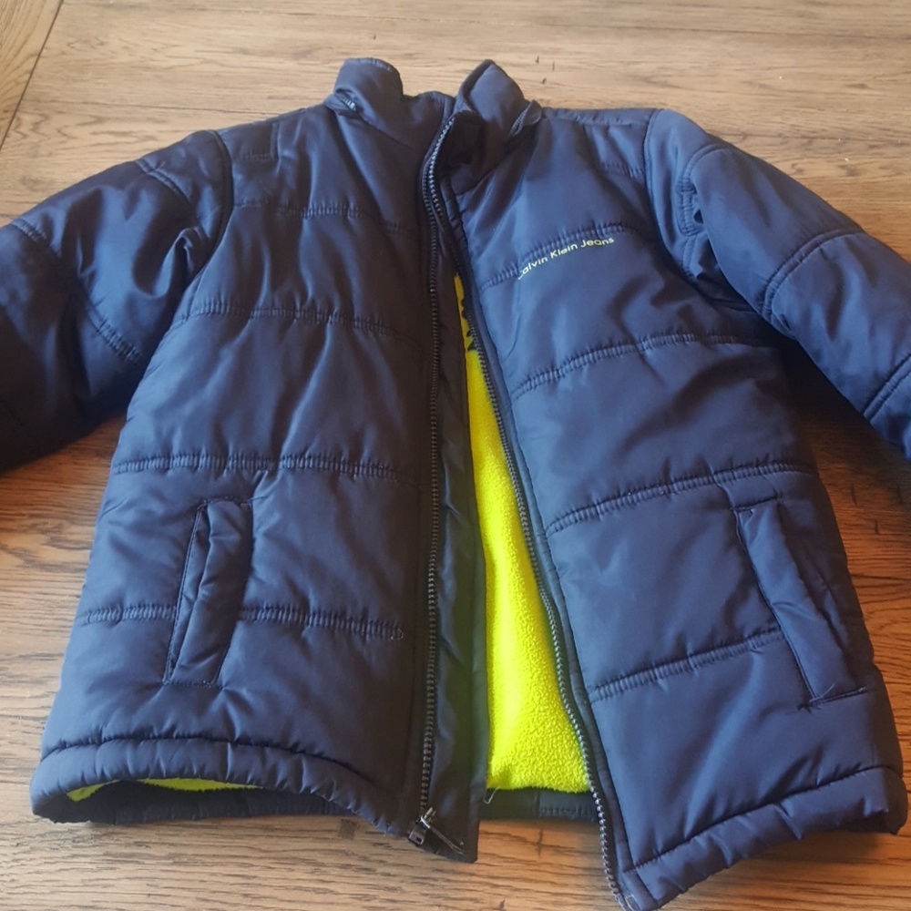 Boys heavy puffer coat will fit 4 to 7 youth